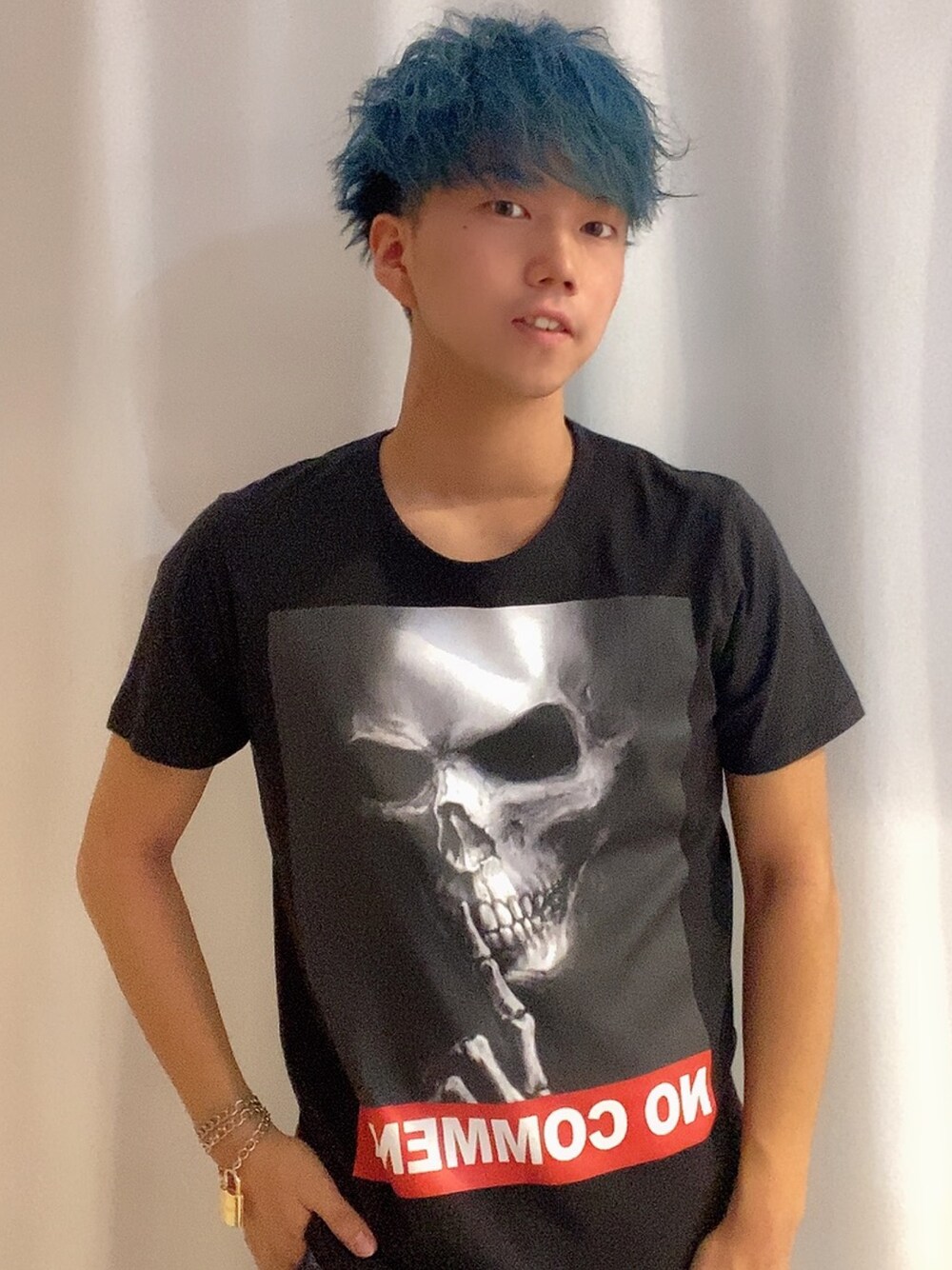「nocommentparis、nocomment、ノーコメントパリ、WEGO、ラブアンドピース2020、休日スタイル、シンプル、お洒落さんとつながりたい、ラフコーデ、ファッションの力を信じよう」｜「NO COMMENT PARISのアイテム（Tシャツ/カットソー、ブラック系）」を使った、そーまさん（メンズ・170cm）の秋コーディネートの1枚目の写真