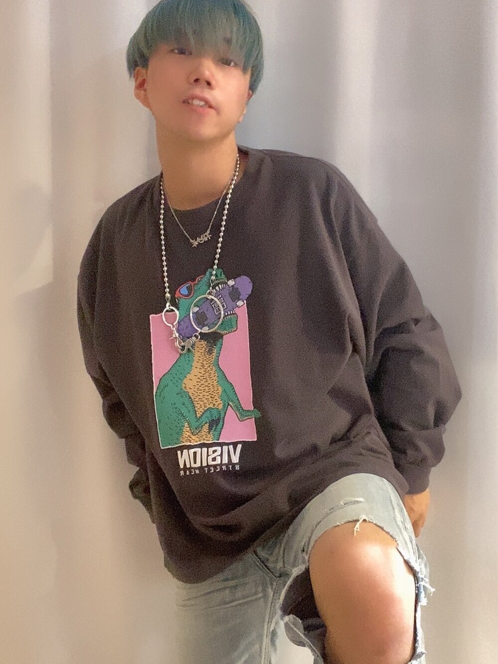 「ダメージデニムパンツ、ダメージデニム、ダメージジーンズ、VISIONSTREETWEAR、VISION、不良少年、ラブアンドピース2020、今日のコーデ、ビッグシルエット、秋服」｜「VISION STREET WEARのアイテム（スウェット、ブラック系）」を使った、そーまさん（メンズ・170cm）の秋コーディネートの1枚目の写真