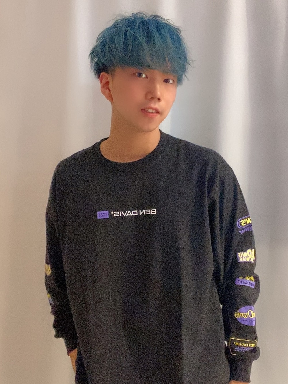 「BEN DAVIS、ラブアンドピース2020、秋コーデ、シンプルコーデ、おしゃれさんと繋がりたい、カジュアル、ootd、大人コーデ、ロンT、ゆるコーデ」｜「BEN DAVISのBEN DAVIS/ベンデイビス 袖プリント バナーロゴ ロングスリーブTシャツ（Tシャツ/カットソー、ブラック系）」を使った、そーまさん（メンズ・170cm）の秋コーディネートの1枚目の写真