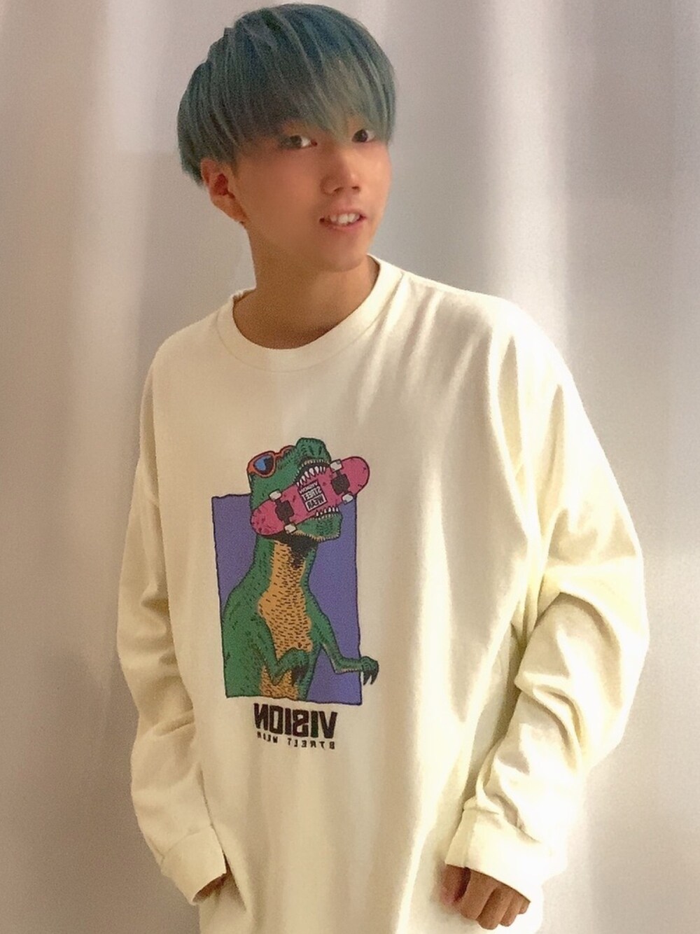 「VISIONSTREETWEAR、VISION、ラブアンドピース2020、カジュアルコーデ、オトナカジュアル、秋のコーデ、ビッグシルエット、リラックススタイル、今日のコーデ、いいね、save、フォローお願いします🤑」｜「VISON STREETのアイテム（Tシャツ/カットソー、ホワイト系）」を使った、そーまさん（メンズ・170cm）の秋コーディネートの1枚目の写真