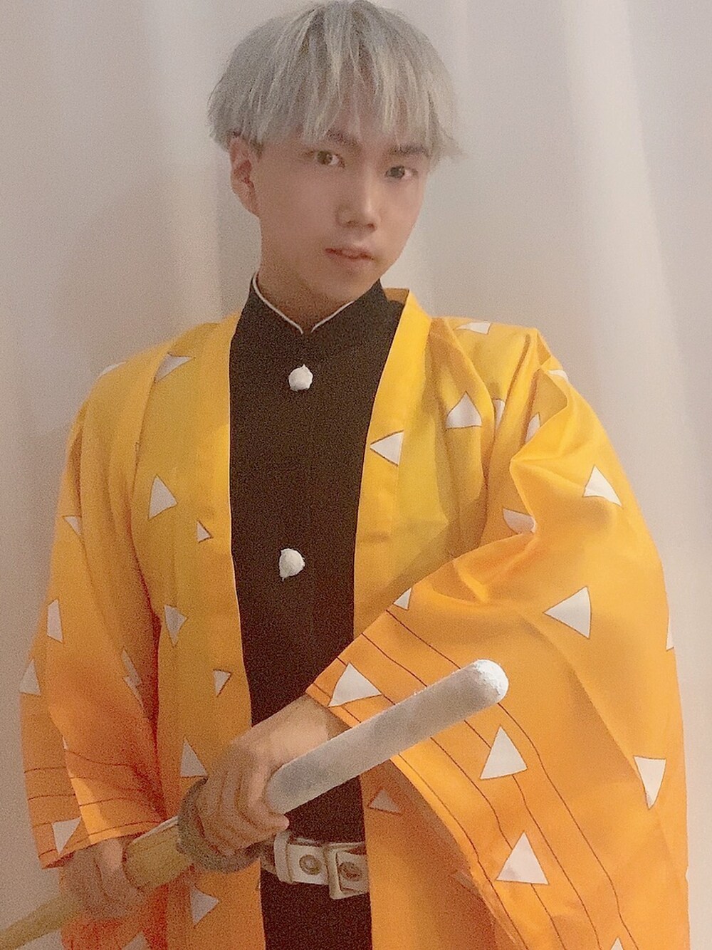 「鬼滅の刃、鬼滅の刃コスプレ、鬼滅の刃好きな人と繋がりたい、我妻善逸、善逸、コスプレ、おしゃれさんと繋がりたい、お洒落さんとつながりたい、いいね、save、フォローお願いします🤑、fashion」｜「善逸のアイテム（その他トップス、イエロー系）」を使った、そーまさん（メンズ・170cm）の春コーディネートの1枚目の写真