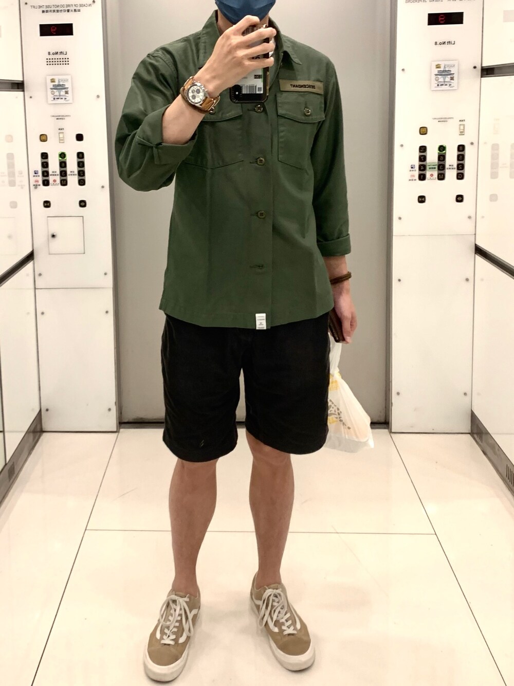 「DESCENTE、GRAMICCI、VANS、goro's、casetify」｜「DESCENDANTのアイテム（シャツ/ブラウス、グリーン系）」を使った、cyeungyeungさん（メンズ・178cm）の春コーディネートの1枚目の写真