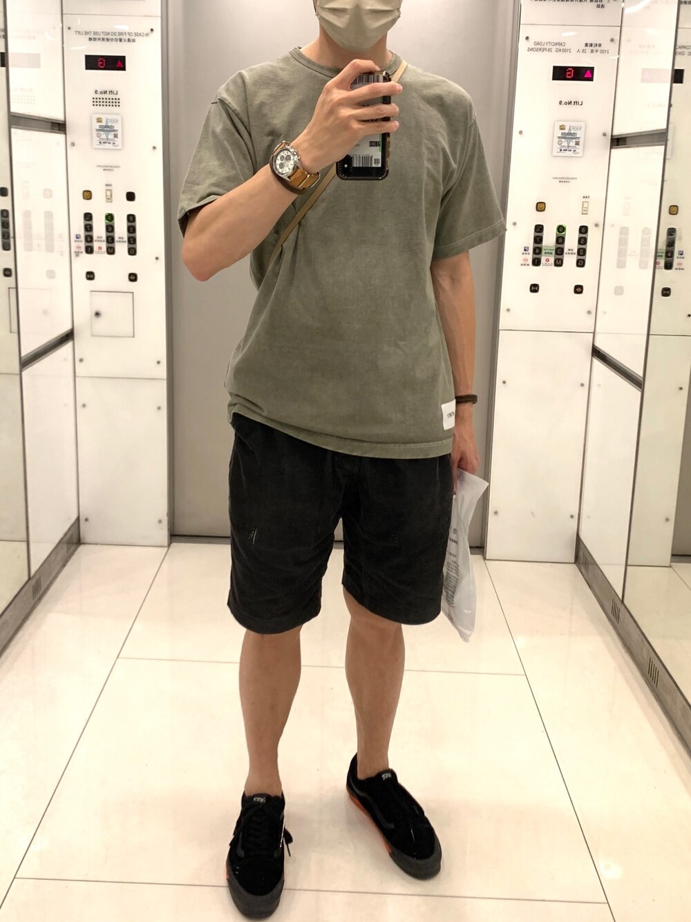 「wtaps、gramicci、casetify、goro's、FIRST ARROW’S、VANS」｜「Wtaps x Vansのアイテム（スニーカー、ブラック系）」を使った、cyeungyeungさん（メンズ・178cm）の春コーディネートの1枚目の写真