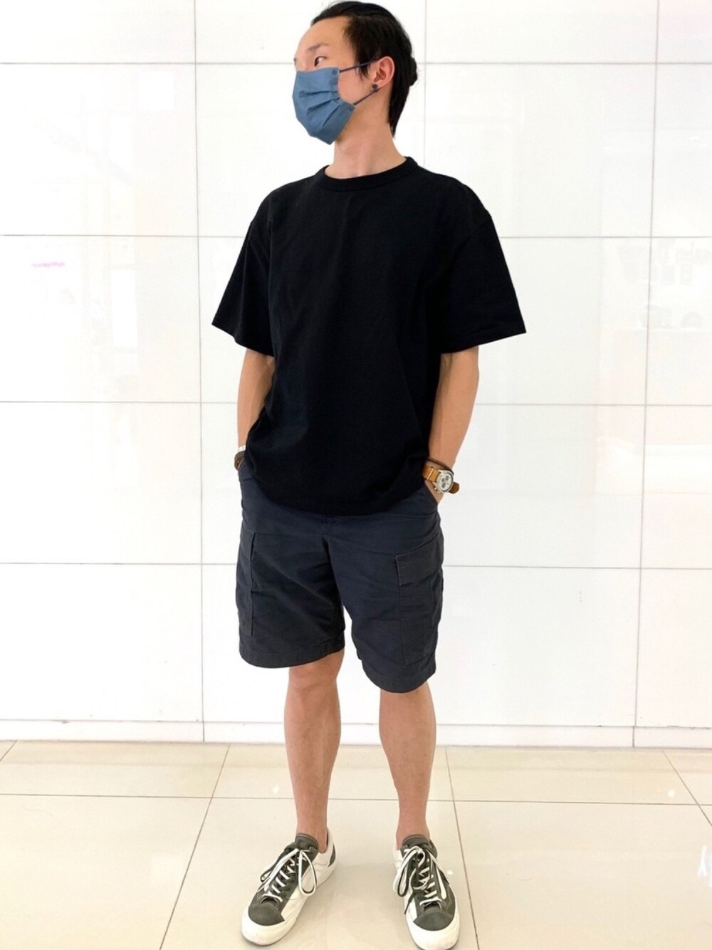 「UNIQLO、H&M、goro's、VANS、Pilgrim SURF＋SUPPLY」｜「UNIQLOのアイテム（その他パンツ、グレー系）」を使った、cyeungyeungさん（メンズ・178cm）の夏コーディネートの1枚目の写真