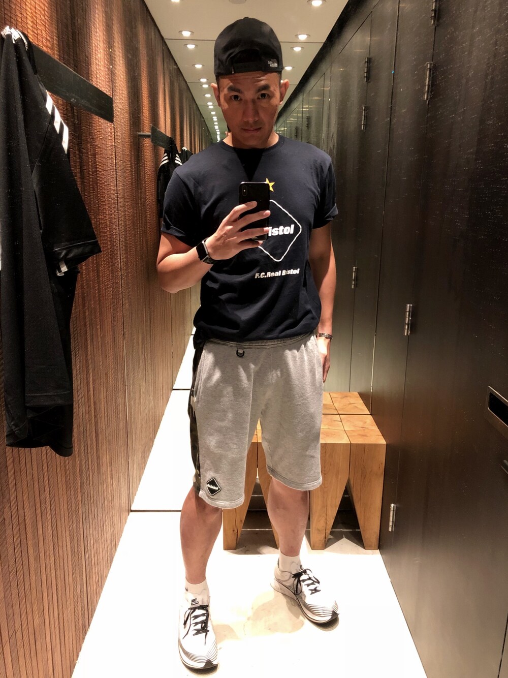 「summer、FCRB、fcrealbristol、Hong Kong、holiday、TEE、SOPHNET.」｜「FCRB EMBLEM TEEのアイテム（Tシャツ/カットソー、ブラック系）」を使った、micyiu23さん（メンズ・181cm）の春コーディネートの1枚目の写真