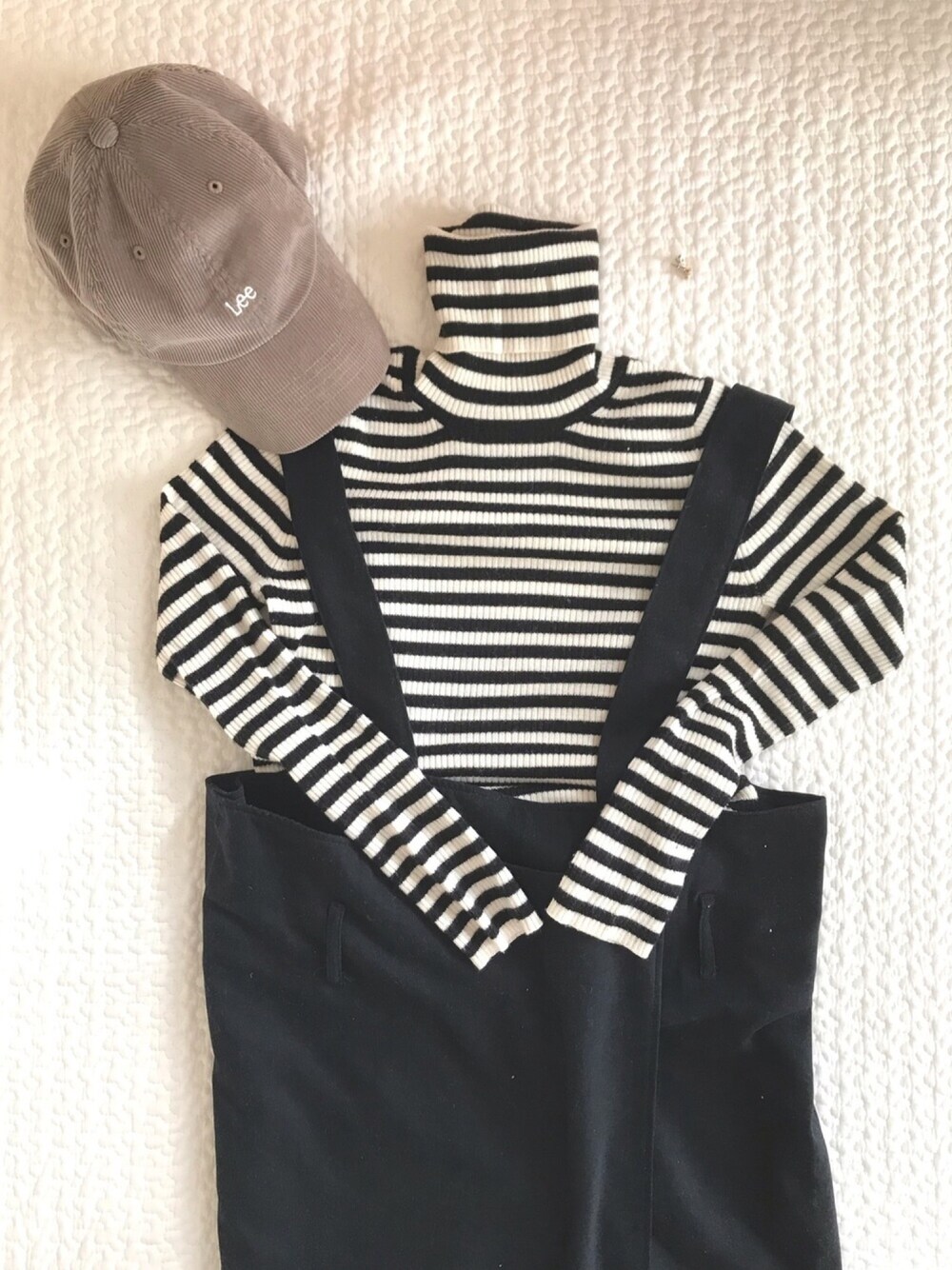 「最高気温14℃、赤ちゃんとお出かけ、マタニティ」｜「Leeのアイテム（キャップ、ベージュ系）」を使った、mooooさん（レディース・168cm）の秋コーディネートの1枚目の写真