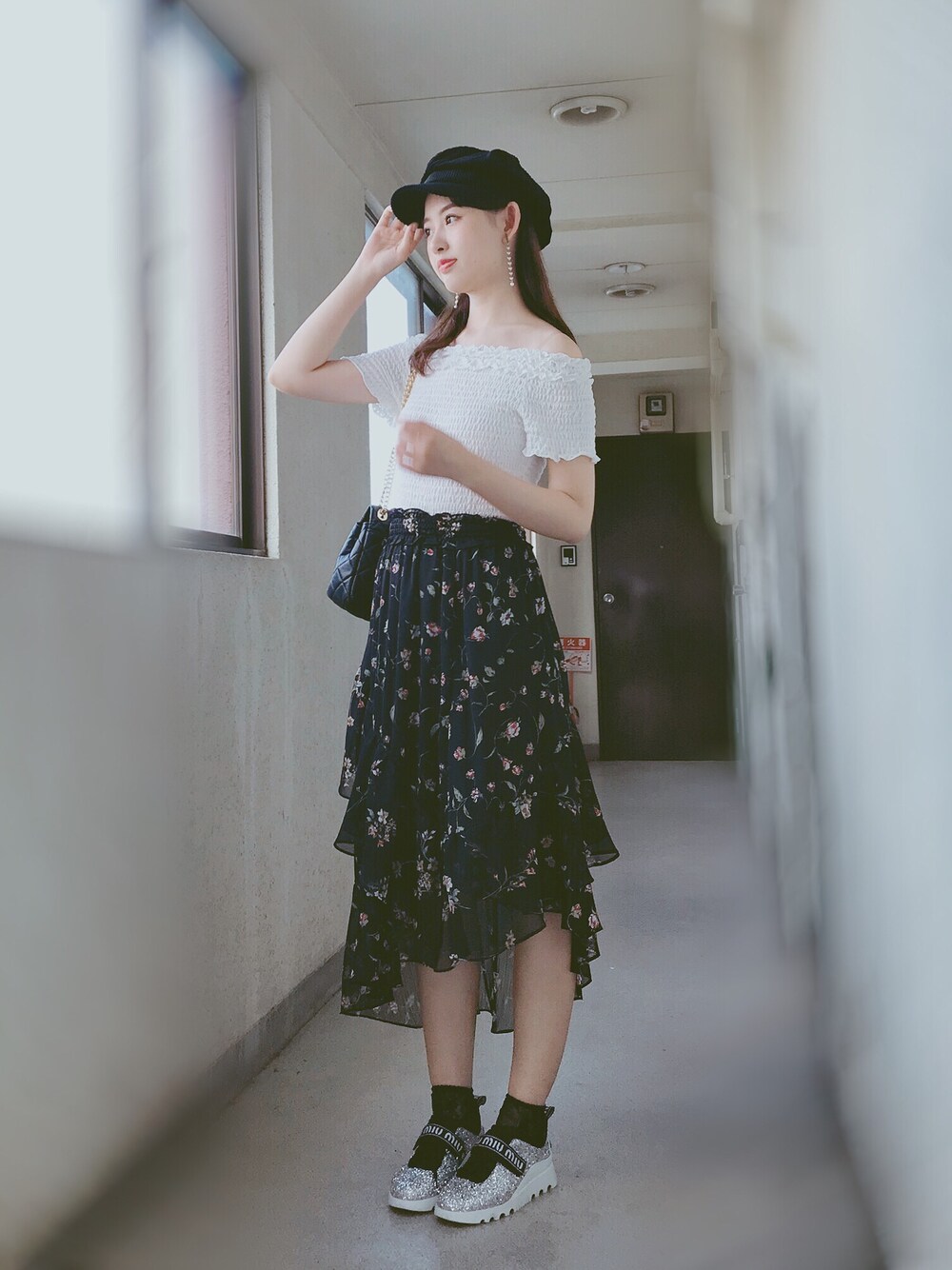 「REDYAZELのアシメラッフルロングスカート◆（スカート、ブラック系）」を使った、バイちゃんさん（レディース・171cm）の秋コーディネートの1枚目の写真