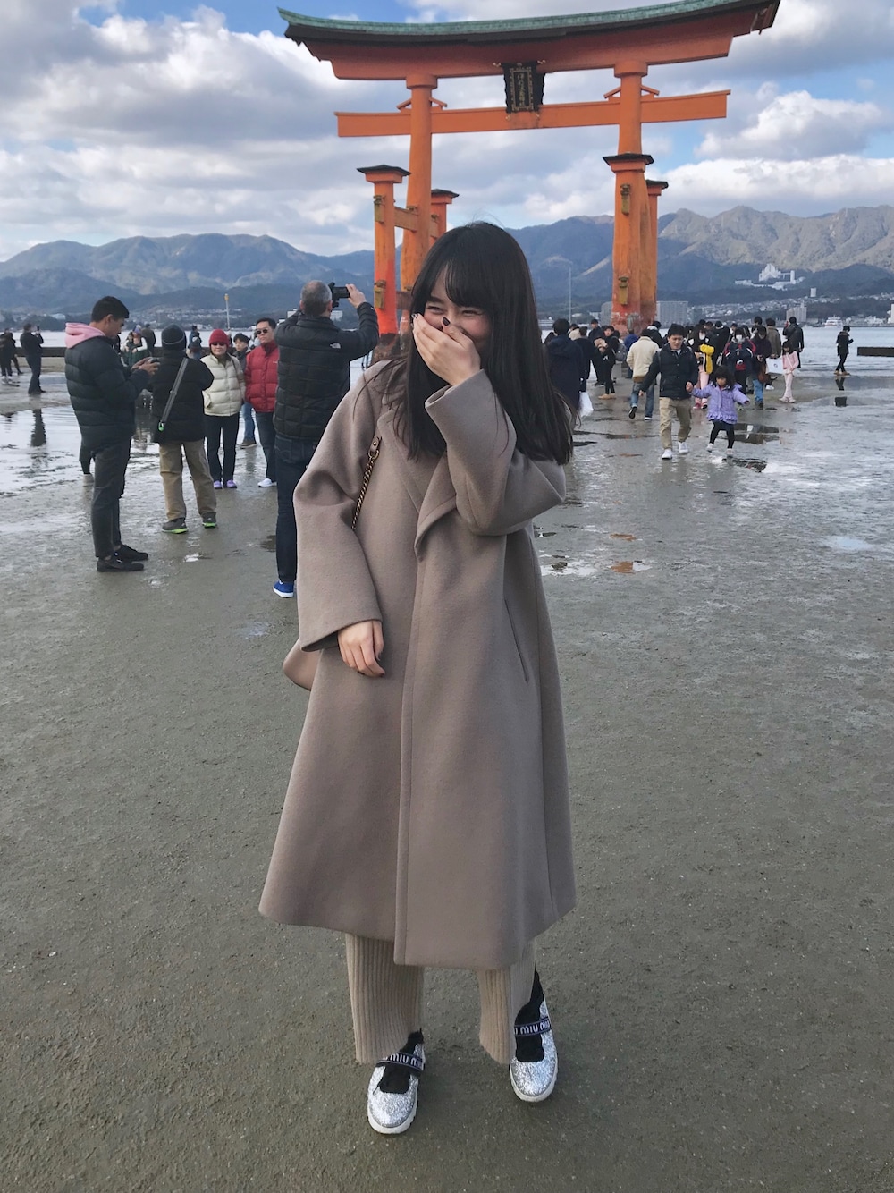 「cityのSUPER140'S WOOL オーバーローブコート（チェスターコート、ベージュ系）」を使った、バイちゃんさん（レディース・170cm）の冬コーディネートの1枚目の写真