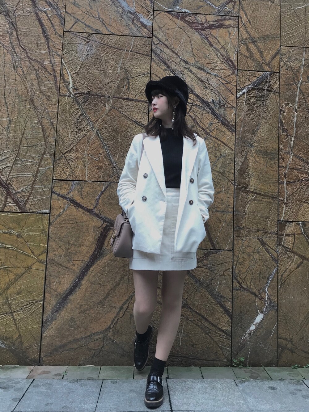 「H&Mのアイテム（ジャケット/アウター、ホワイト系）」を使った、バイちゃんさん（レディース・170cm）の秋コーディネートの1枚目の写真
