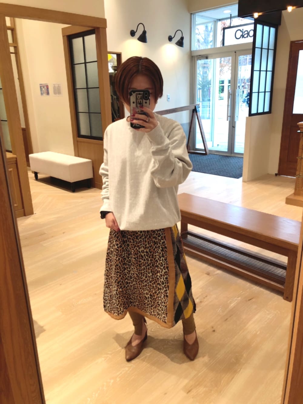 その他のワンピース/ドレス、ブラウン系のパンプスを着用したレディースの冬コーディネートの1枚目の写真