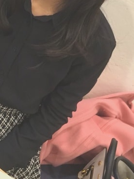 「黒シャツ」｜「アイテム（ピンク系）」を使った、ななかさん（レディース・165cm）の冬コーディネート