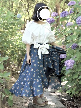 shiroさんの「レトロ花柄ラッフルスカート」を使ったコーディネート