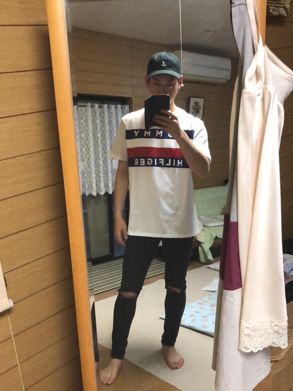 「TOMMY HILFIGERのアイテム（Tシャツ/カットソー、ホワイト系）」を使った、yuhyaさん（メンズ・175cm）の春コーディネートの1枚目の写真