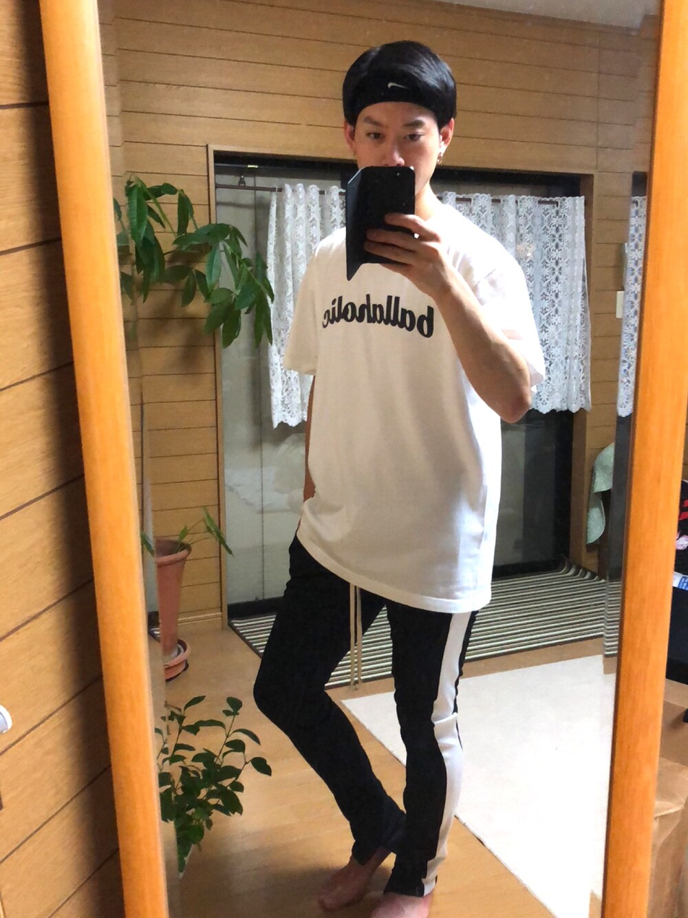 「ballaholicのアイテム（Tシャツ/カットソー、ホワイト系）」を使った、yuhyaさん（メンズ・175cm）の夏コーディネートの1枚目の写真