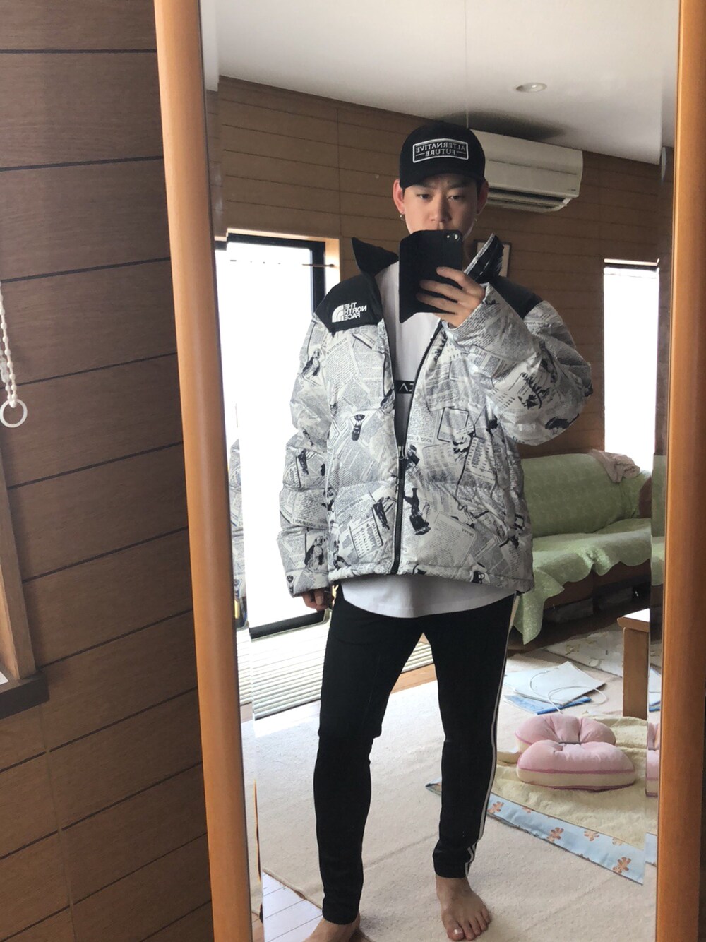 「THE NORTH FACEのアイテム（ダウンジャケット/コート、ホワイト系）」を使った、yuhyaさん（メンズ・175cm）の夏コーディネートの1枚目の写真