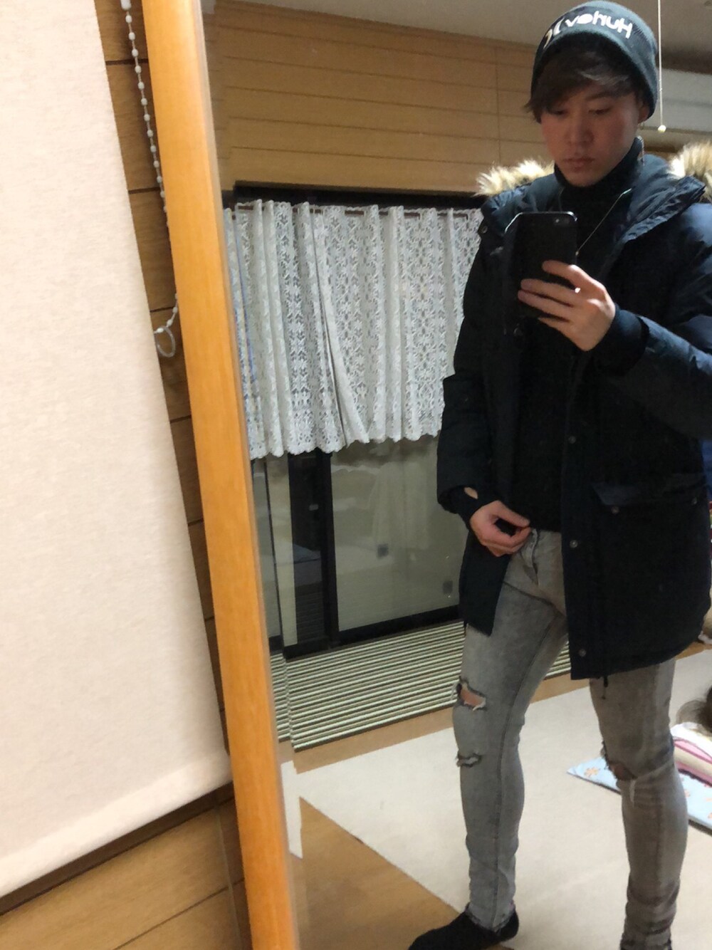 「H&M DIVIDEDのアイテム（ミリタリージャケット、ブラック系）」を使った、yuhyaさん（メンズ・175cm）の冬コーディネートの1枚目の写真