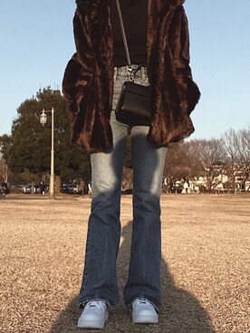 YUUNA使用「MOUSSY（FAUX FUR フーディー ジャケット）」的時尚穿搭