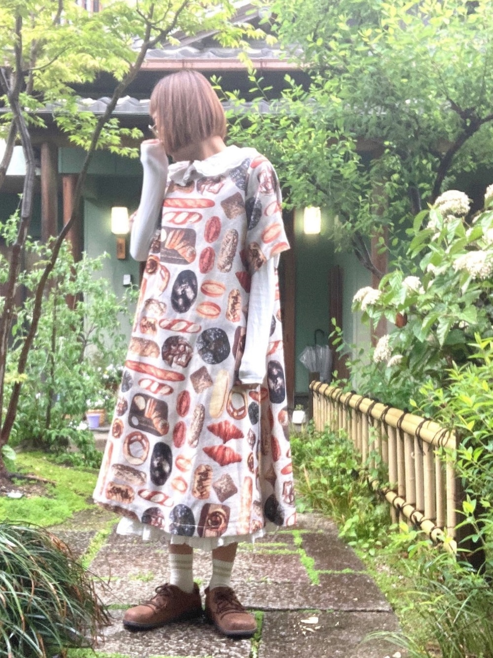 「つけ襟、ワンピース、ひざ丈ワンピース、merlot、パン柄、birkenstock、ペタンコ靴、大人ガーリー、ボブ、WEAR昭和部」｜「SPINNSのコットンレース付け襟（付け襟、ホワイト系）」を使った、ぽん。さん（レディース・158cm）の春コーディネートの1枚目の写真
