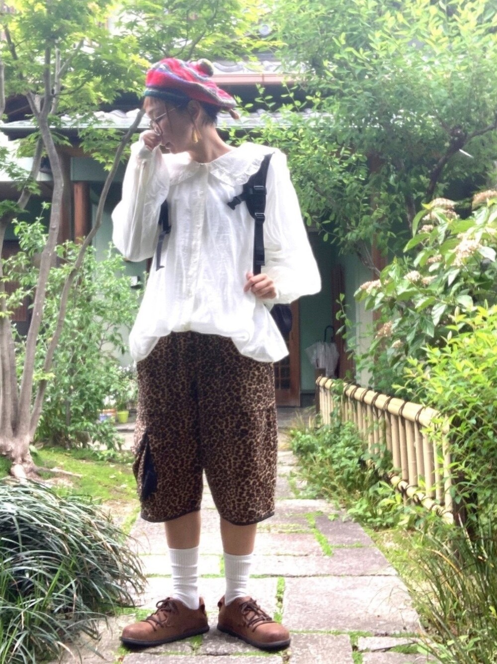 「ベレー帽、ビッグカラー、ブラウス、LOWRYS FARM、リュック、MILKFED.、ハーフパンツ、レオパード、birkenstock、ボブ」｜「Ropal Stemartのアイテム（ハンチング/ベレー帽、レッド系）」を使った、ぽん。さん（レディース・158cm）の春コーディネートの1枚目の写真