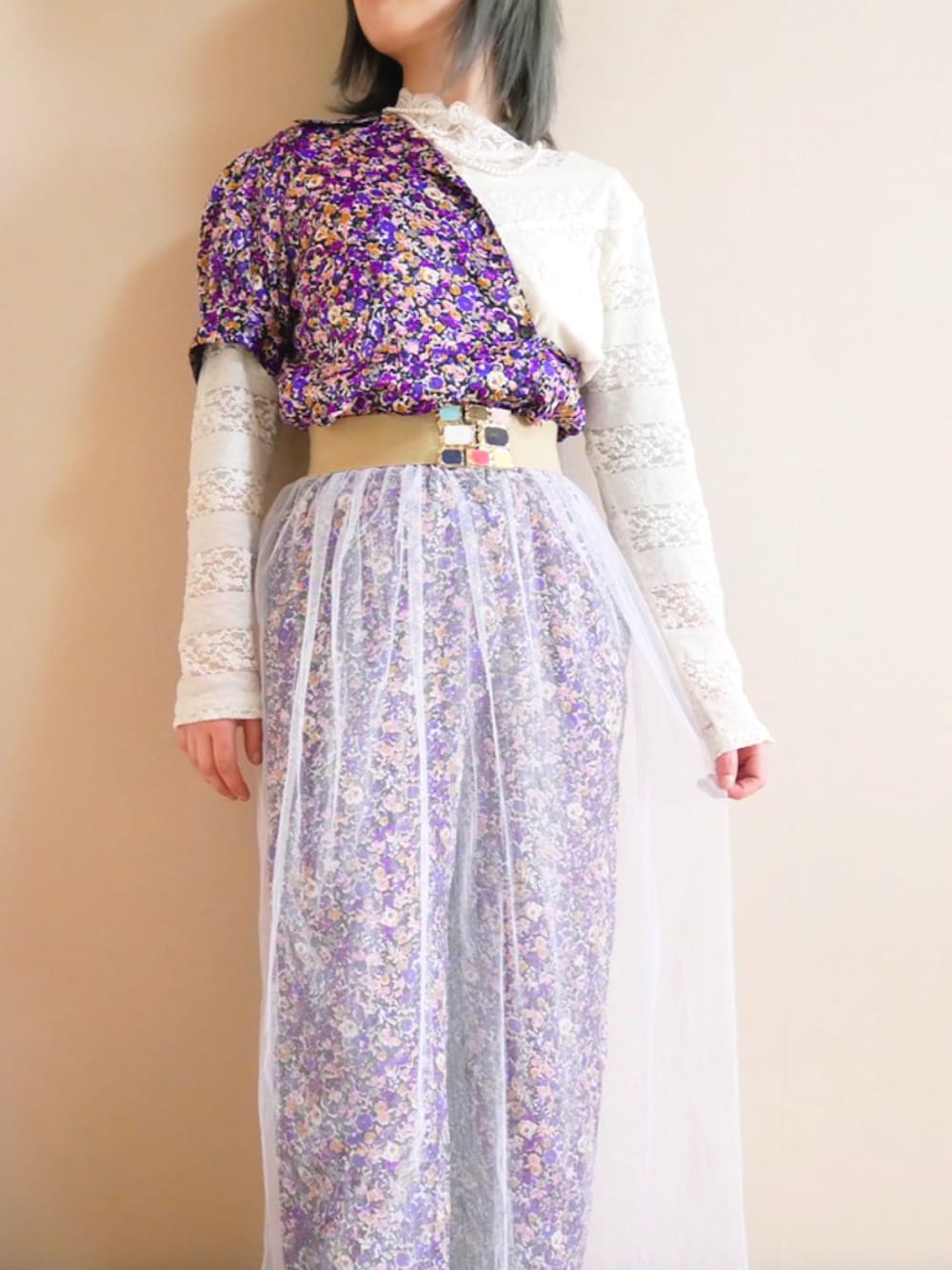 「チュールスカート、サロペット、小花柄、古着好きな人と繋がりたい、春、お洒落さんとつながりたい、プチプラ」｜「WCのアイテム（オールインワン・サロペット、パープル系）」を使った、misatoさん（レディース・153cm）の春コーディネートの1枚目の写真
