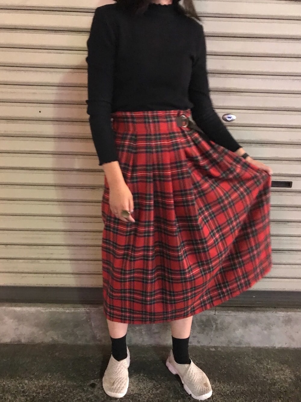 「秋のコーデ、秋服準備はじめました、チェック、赤チェック、チェックスカート、ブラック」｜「chambre de charmeのアイテム（スカート、その他）」を使った、Sayaさん（レディース・161cm）の秋コーディネートの1枚目の写真