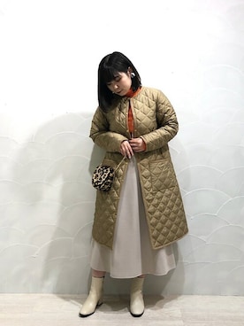 「白ブーツ」｜「アイテム（スカート、パープル系）」を使った、工藤さん（レディース・156cm）の秋コーディネート