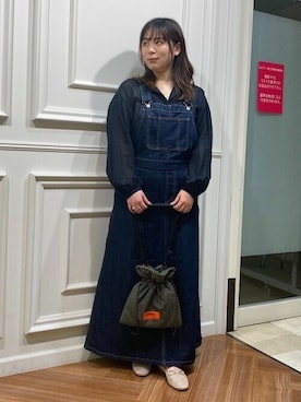 「シア―ブラウス」｜「アイテム（ジャンパースカート）」を使った、工藤さん（レディース・156cm）の夏コーディネート