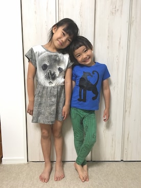 「Mini Rodini（ミニロディーニ）のアイテム（スラックス）」を使った、hinaokoさん（キッズ・120cm）の夏コーディネート