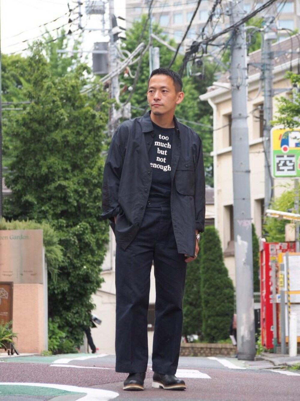 「HAND ROOMの＜HAND ROOM（ハンドルーム）＞ ポケッタブル オーバー シャツ（シャツ/ブラウス、ブラック系）」を使った、KOBAYASHI　DAISUKEさん（メンズ・166cm）の春コーディネートの1枚目の写真