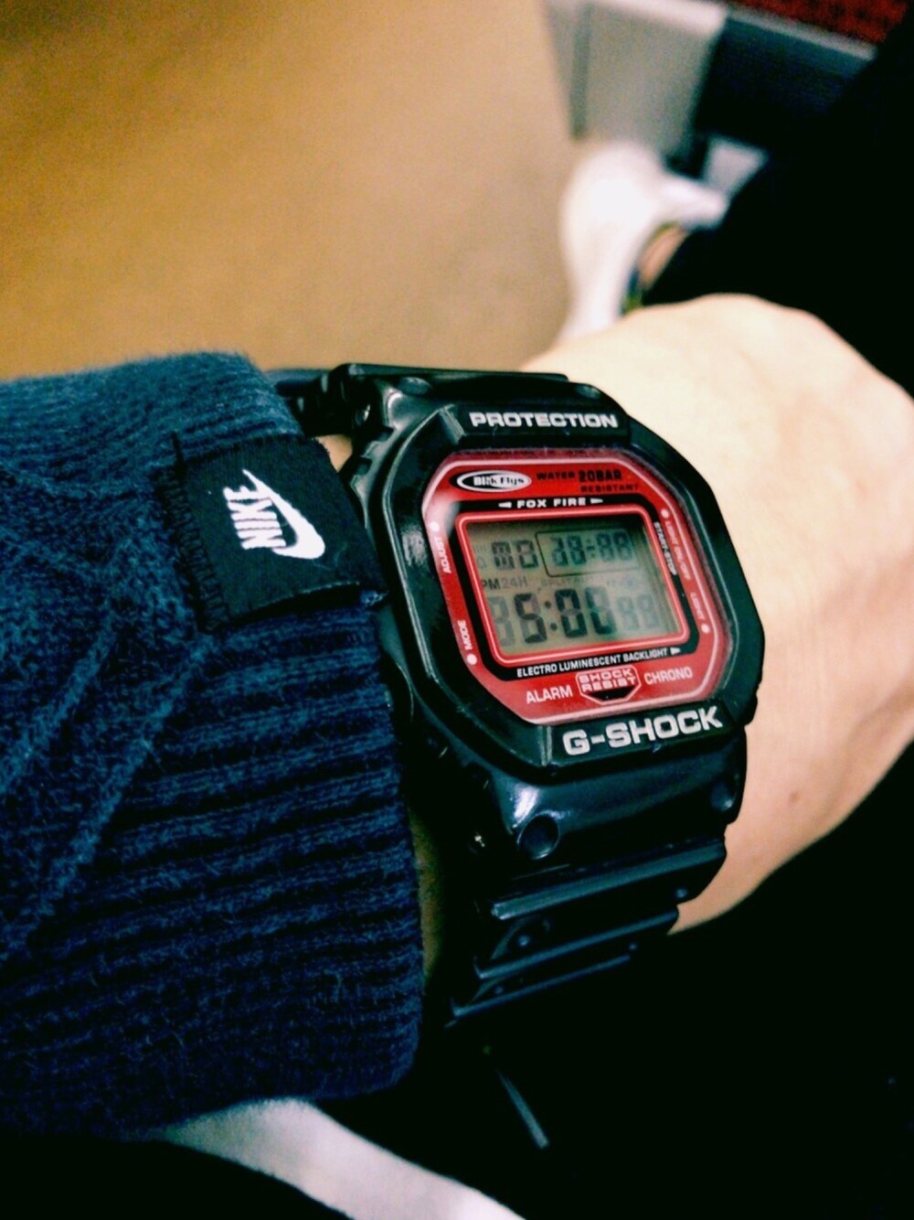 「おしゃれさんと繋がりたい、新幹線乗車中暇だったので、G-SHOCK好き、NIKE好きの繋がりたい」｜「G-SHOCKのアイテム（アナログ腕時計、ブラック系）」を使った、Yutakaさん（メンズ・165cm）の冬コーディネートの1枚目の写真