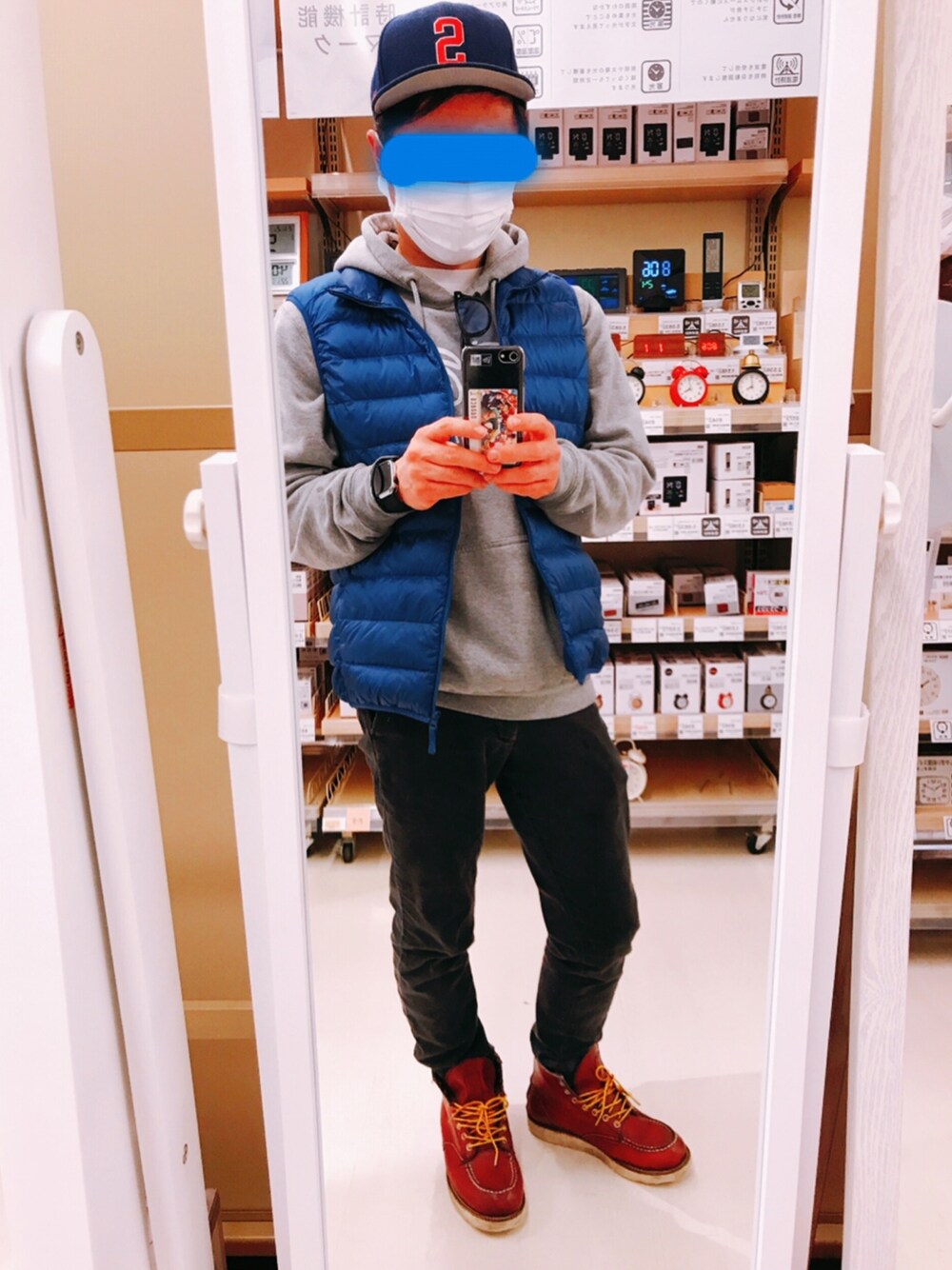 「STUSSY、STUSSY×NEW ERA」｜「STUSSYのアイテム（パーカー、グレー系）」を使った、Yutakaさん（メンズ・165cm）の冬コーディネートの1枚目の写真