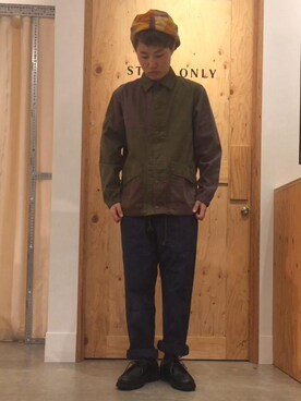「coen（コーエン）のバックサテンパッチワークコーチジャケット（ブルゾン、グリーン系）」を使った、MAEDAさん（メンズ・162cm）の秋コーディネート