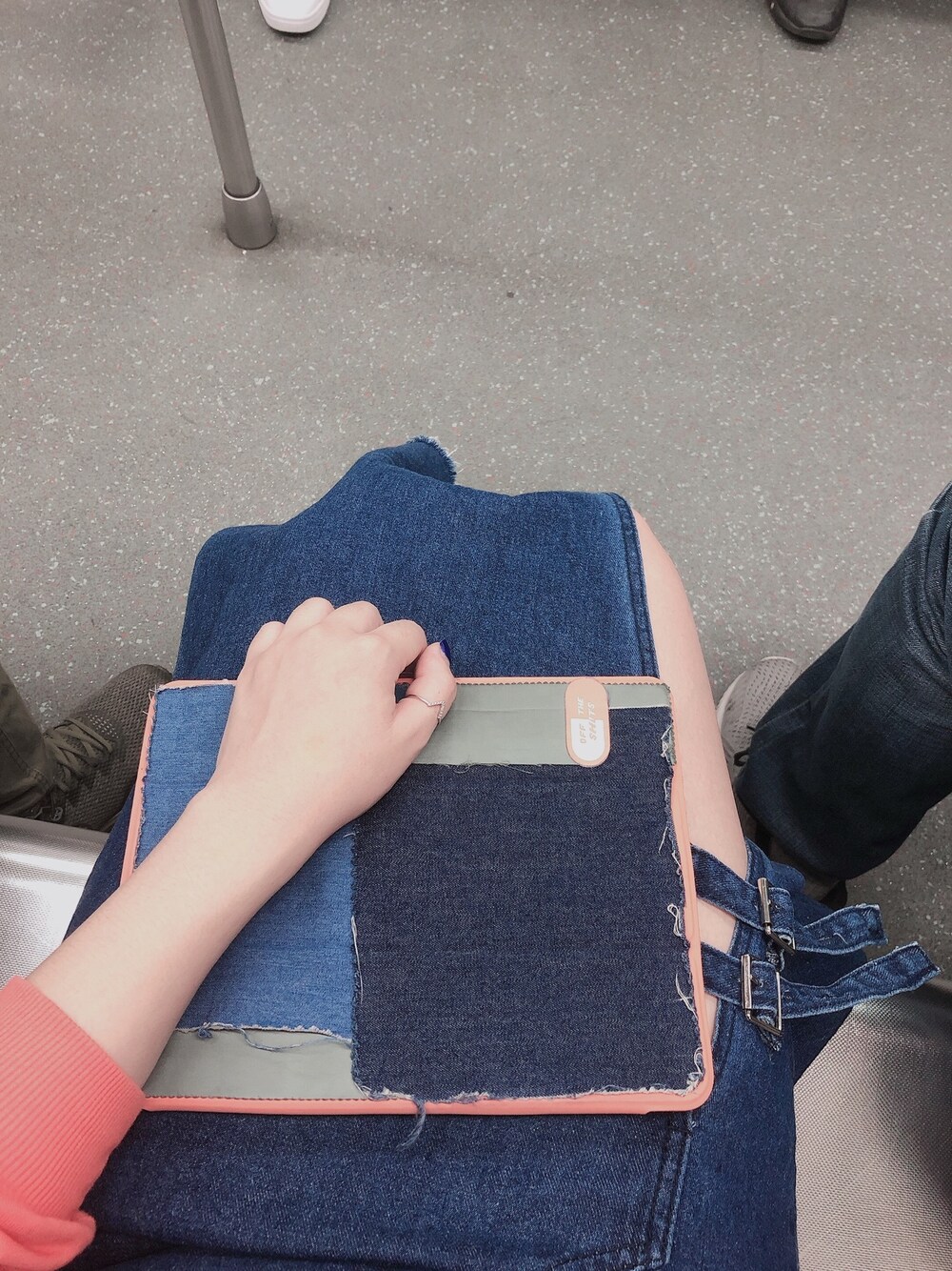 「ootd、街头搭配、休闲、日系极简、女人味、盐系风格、古着MIX、通勤穿搭、阿美咔叽、韩系」｜「H&Mのアイテム（パーカー、オレンジ系）」を使った、JO柚さん（レディース・170cm）の秋コーディネートの1枚目の写真