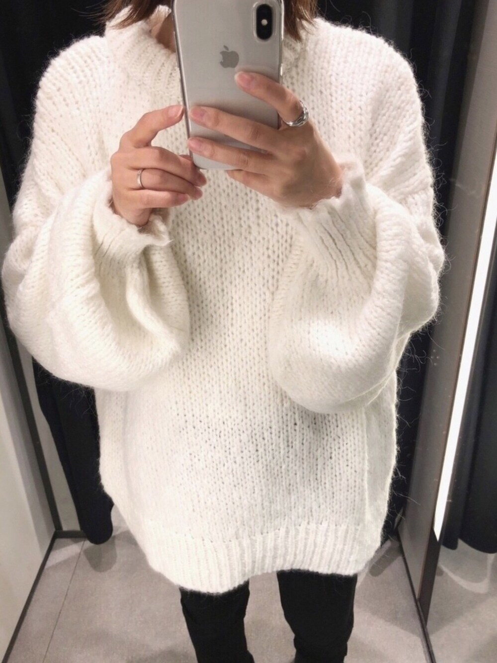「ニット、オーバーサイズ、オーバーサイズニット、スキニーデニム、ヌプシ、ZARA」｜「ZARAのアイテム（ニット/セーター、ホワイト系）」を使った、chamks_さん（レディース・153cm）の冬コーディネートの1枚目の写真