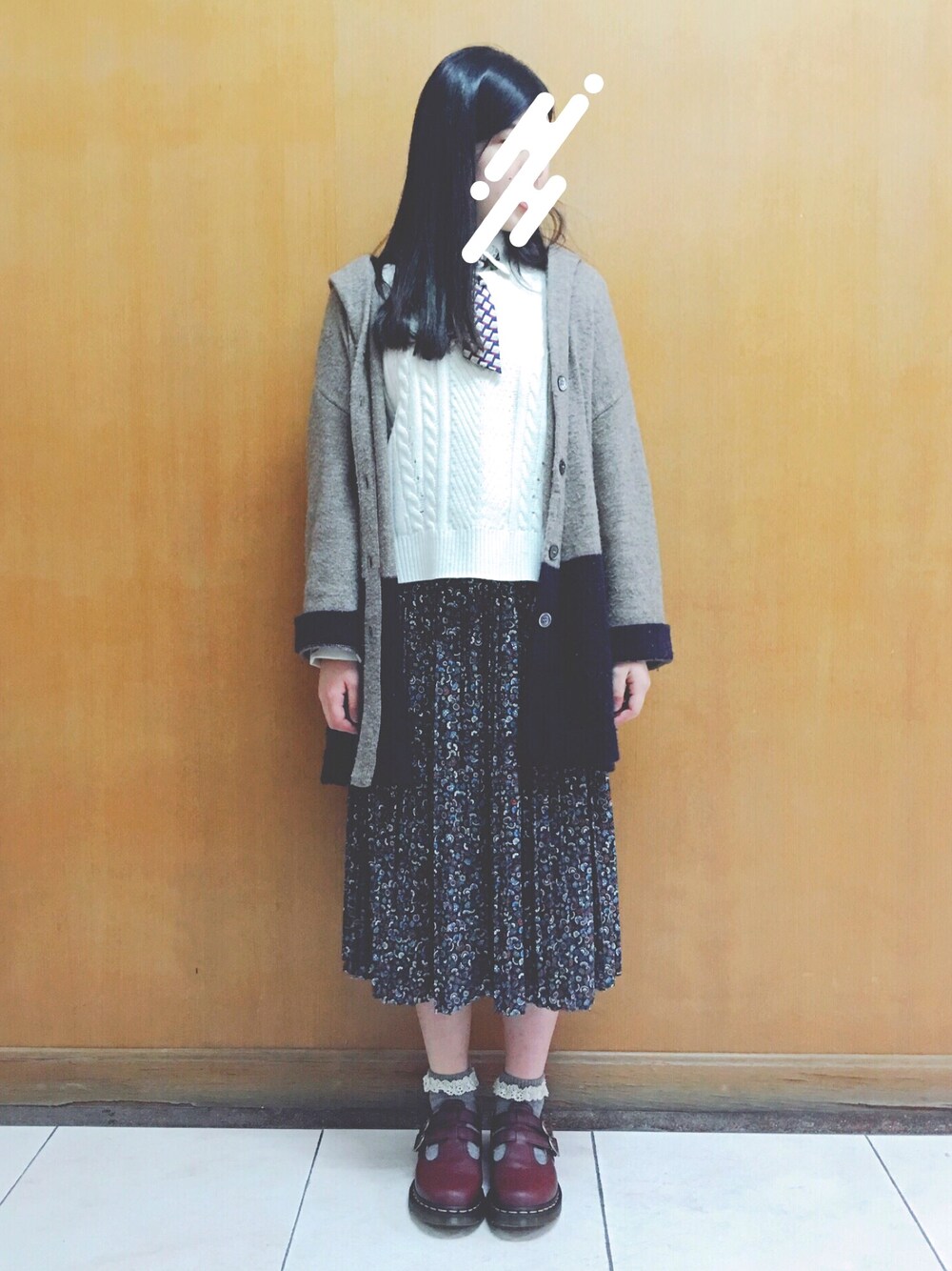 「blouse、vest、long skirt、Dr.Martens、niko and ...、MONKI、tutuanna、Flower pattern、碎花、針織」｜「MONKIのアイテム（スカート、その他）」を使った、Wong Yokettさん（レディース・158cm）の冬コーディネートの1枚目の写真