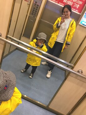 「アイテム（トレンチコート、イエロー系）」を使った、Leoさん（キッズ・100cm）の冬コーディネート