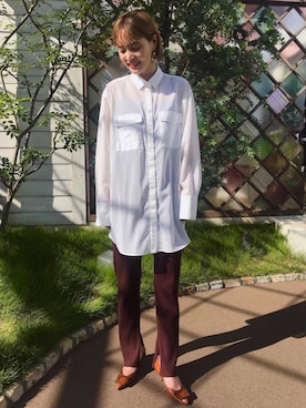 「透け感シャツ」｜稲垣　オデット エ オディール スタッフさん（レディース・157cm）の秋コーディネート