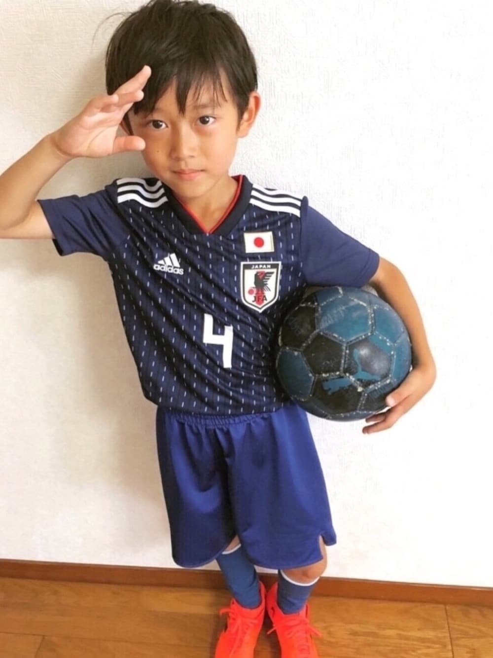 「サッカー日本代表応援コーデ、頑張れ日本！、サッカーユニフォーム、男の子コーデ、スポーツミックス、おとこのこ、6歳、本田圭佑、おしゃれさんと繋がりたい」｜「adidasのアディダス サッカー日本代表 キッズ ホームレプリカユニフォーム半袖（Tシャツ/カットソー、ブルー系）」を使った、somamaさん（キッズ・120cm）の夏コーディネートの1枚目の写真