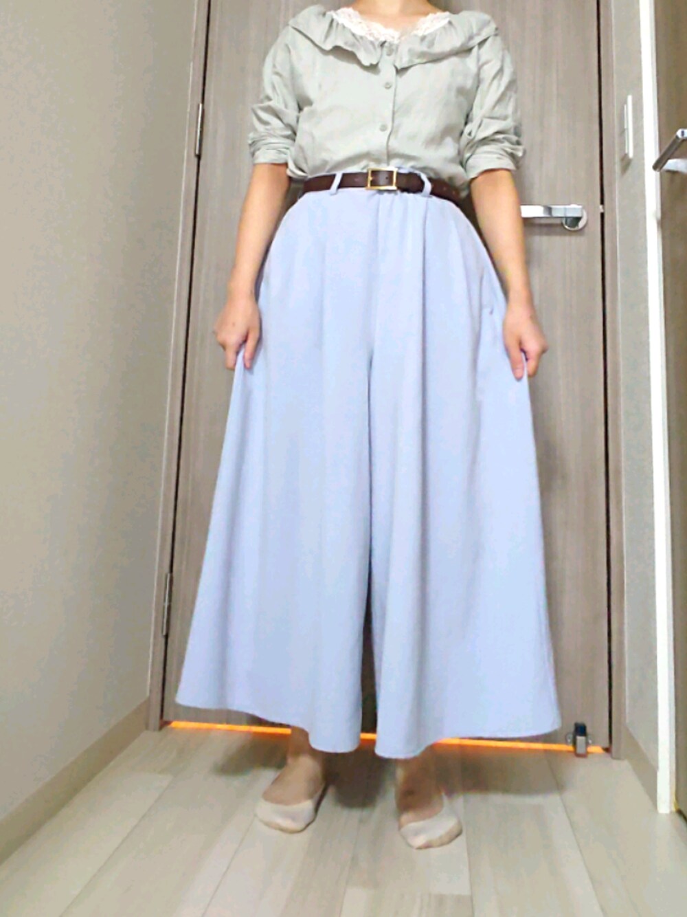「スカーチョ、ベルト、アンサンブル」｜「ems exciteのアイテム（パンツ、ブルー系）」を使った、ちょんさん（レディース・153cm）の秋コーディネートの1枚目の写真