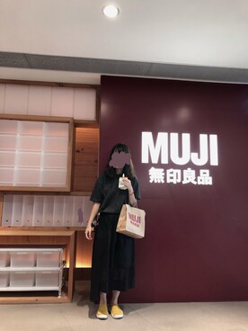 「UNIQLO（ユニクロ）のアイテム（Tシャツ/カットソー、グレー系）」を使った、潘晚睡yvonnnneさん（レディース・155cm）の夏コーディネート