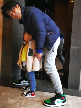 「NIKE（ナイキ）のアイテム（Chinos、シルバー系）」を使った、彭信豪さん（メンズ）の春コーディネート