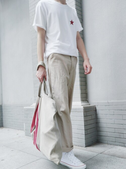 搭配t恤(米色系)的時尚穿搭總 