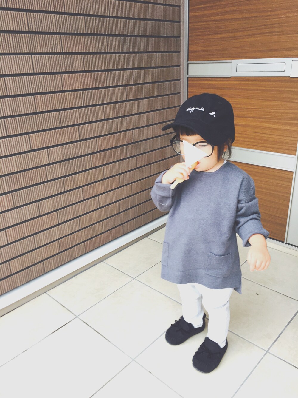 「シンプルコーデ、おんなのこ、カジュアルコーデ、kids、agnes b.、ZARA、birthday、秋コーデ、1歳6ヶ月」｜「agnes b.のGL11　CASQUETTE（キャップ、ブラック系）」を使った、FURU‿̑̈IKU   さん（キッズ・80cm）の秋コーディネートの1枚目の写真