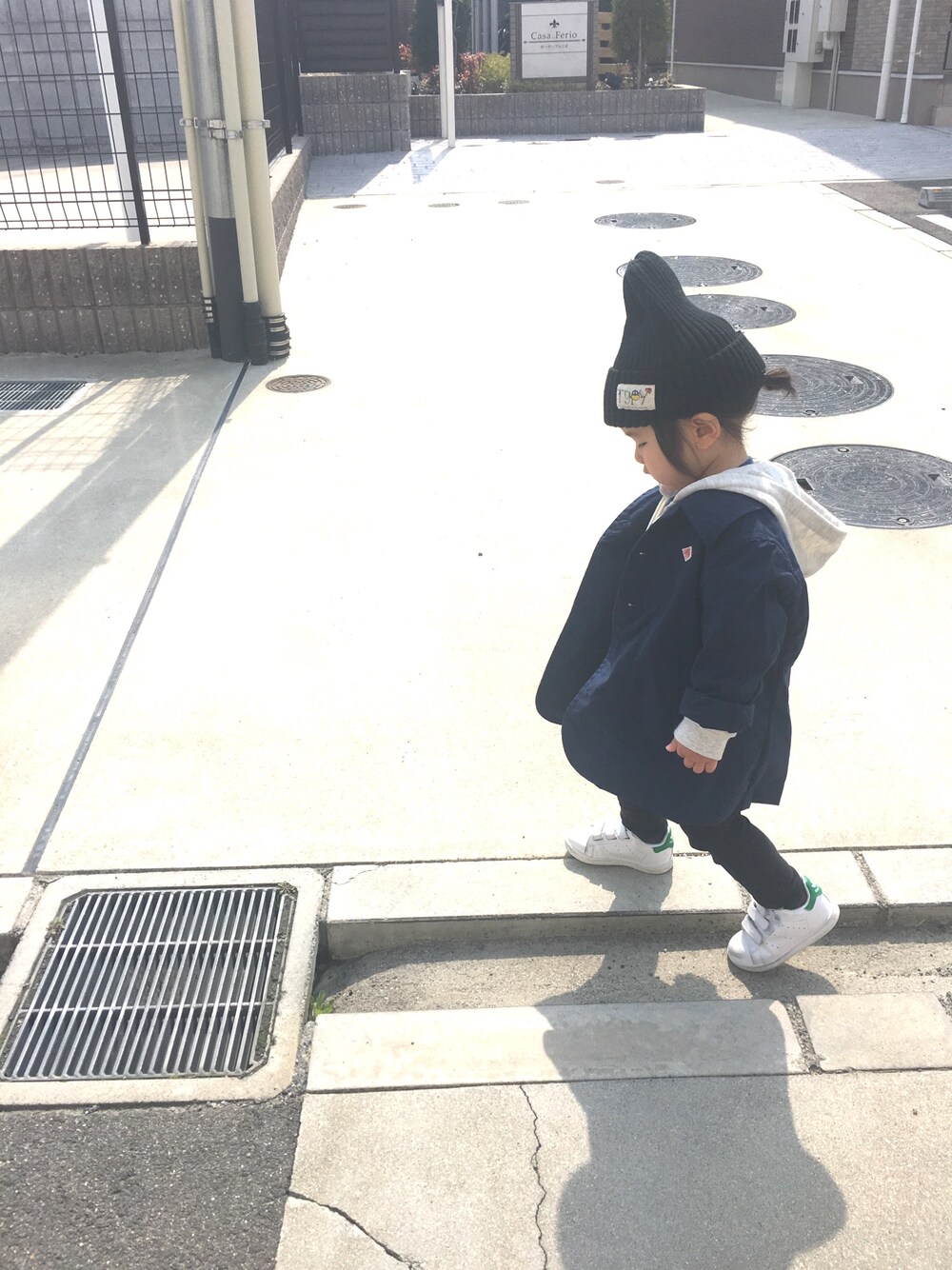 「春コーデ、キッズファッション、シンプル、おんなのこ、カジュアル、ボーイズライク、ciaopanicTYPY、Danton、Champion、adidas」｜「CIAOPANIC TYPYのアイテム（ニットキャップ/ビーニー、ブラック系）」を使った、FURU‿̑̈IKU   さん（キッズ・90cm）の春コーディネートの1枚目の写真