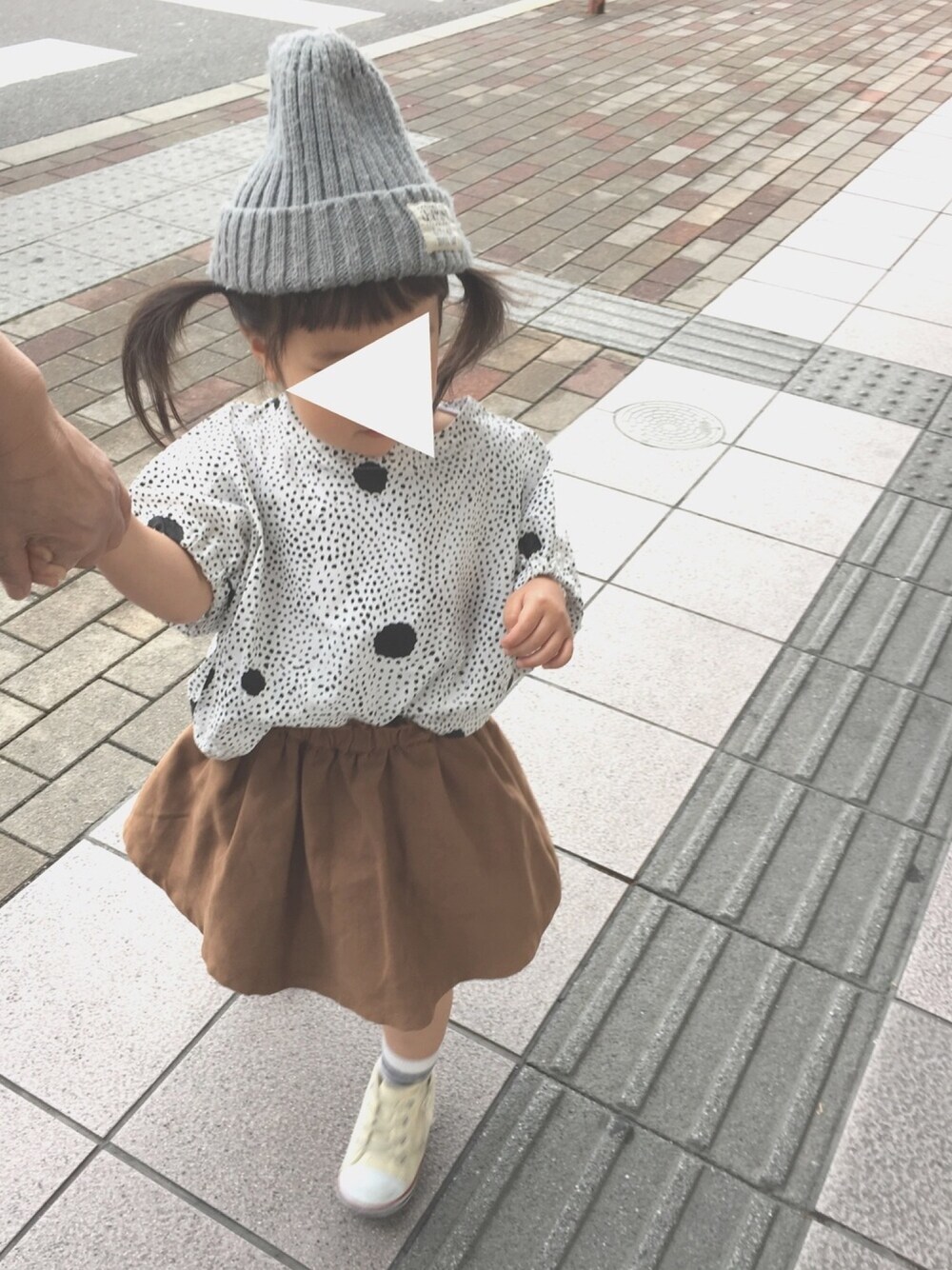 「キッズ、春コーデ、converse、西松屋、markey's、B:MING by BEAMS、スカート、2歳2ヶ月」｜「西松屋のアイテム（ニットキャップ/ビーニー、グレー系）」を使った、FURU‿̑̈IKU   さん（キッズ・90cm）の春コーディネートの1枚目の写真