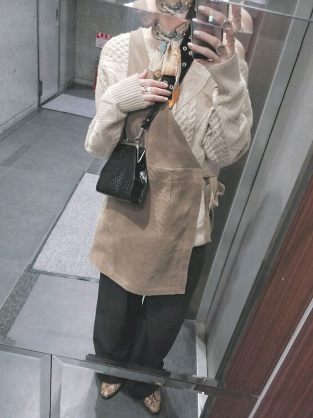 「ZARA、はるコーデ、BIGOTRE、Littlesuzie、スカーフ」｜「bigotreのアイテム（ショルダーバッグ、ブラック系）」を使った、ぴこさん（レディース・166cm）の春コーディネートの1枚目の写真