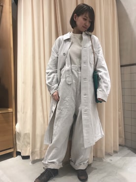 「白コート」｜「アイテム（オールインワン・サロペット）」を使った、akita cocoさん（レディース・157cm）の冬コーディネート
