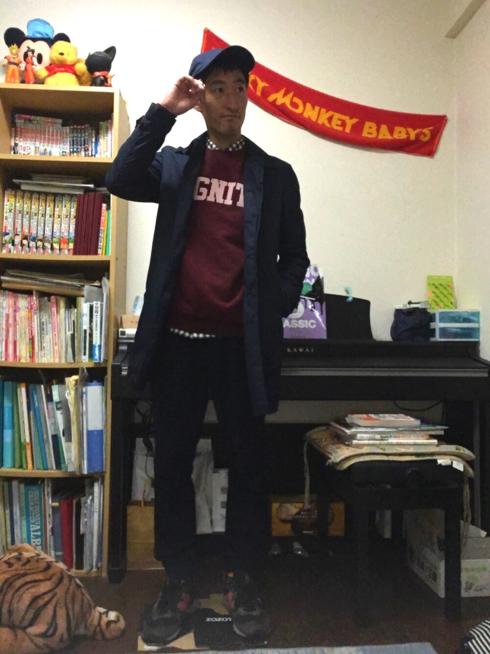 「秋のコーデ、台風接近前の買い出し、きれいめカジュアル、ワイドパンツ、ステンカラーコート」｜「newhattanのNEW HATTAN/ニューハッタン ツイル6パネルキャップ　ラルフキャップ　ポロキャップ（キャップ、ブルー系）」を使った、T.HRSWさん（メンズ・170cm）の秋コーディネートの1枚目の写真