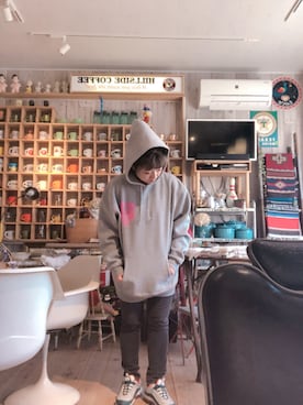 「DOGTOWN（ドッグタウン）のアイテム（パーカー、グレー系）」を使った、おやつ。さん（レディース・152cm）の春コーディネート