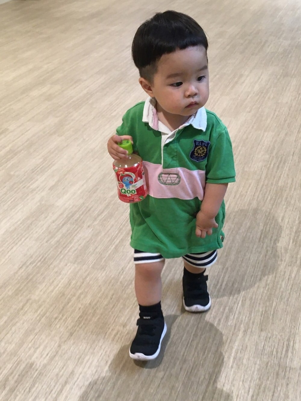 「ポロシャツ、1歳」｜「POLO RALPH LAURENのアイテム（ポロシャツ、グリーン系）」を使った、ryumacodeさん（キッズ・70cm）の秋コーディネートの1枚目の写真